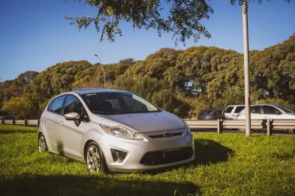 Ford Fiesta Kinetic 1.6 Titanium 120Cv 2013 - foto 2