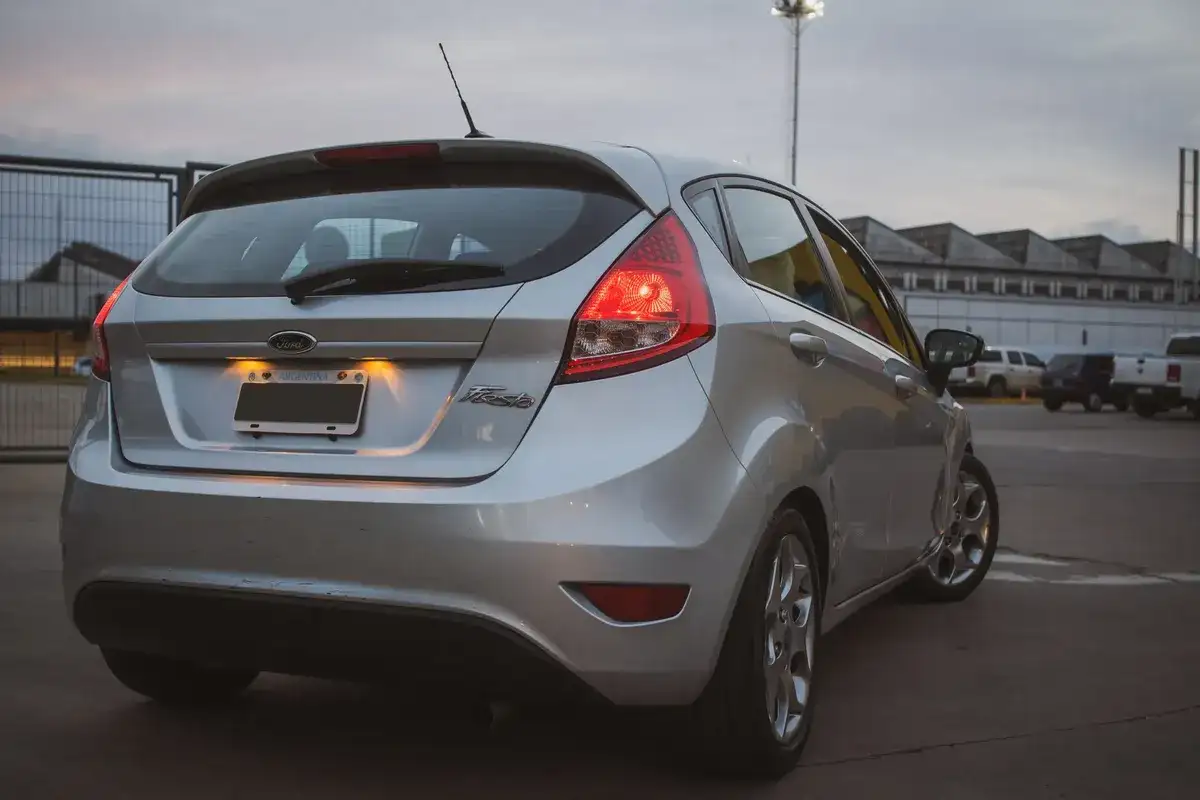 Ford Fiesta Kinetic 1.6 Titanium 120Cv 2013 - foto 4
