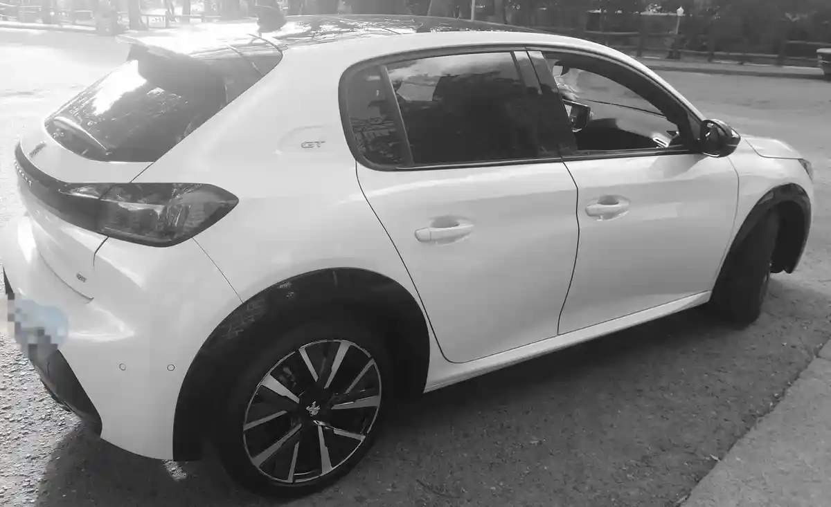 Peugeot 208 1.2 Gt 2022 - foto 4