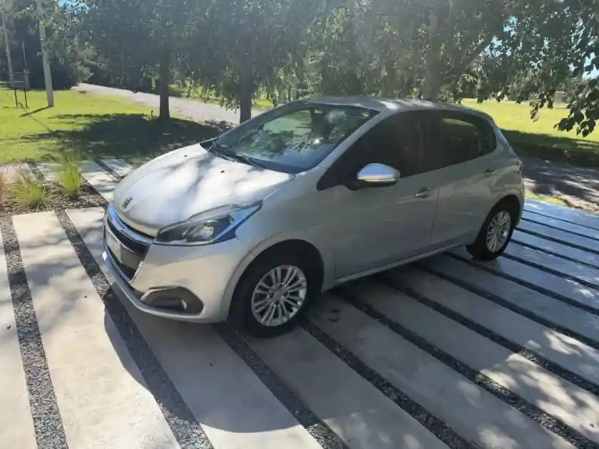 Peugeot 208 1.6 Allure Nav Tiptronic 2016 - foto 1