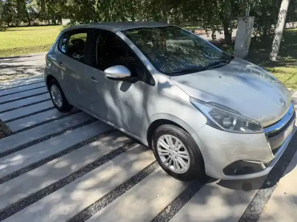 Peugeot 208 1.6 Allure Nav Tiptronic 2016 - foto 2