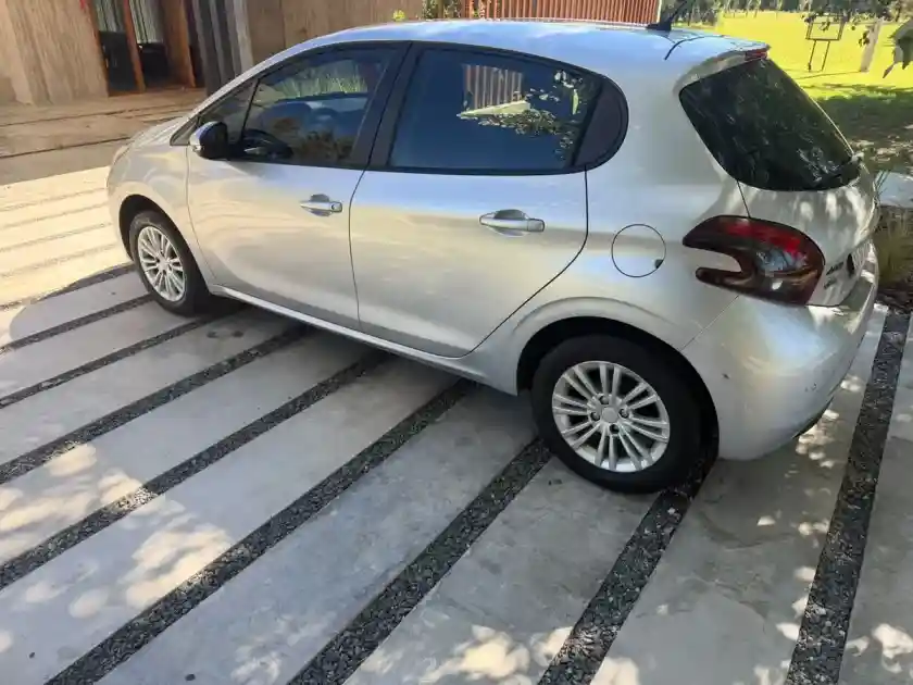 Peugeot 208 1.6 Allure Nav Tiptronic 2016 - foto 3