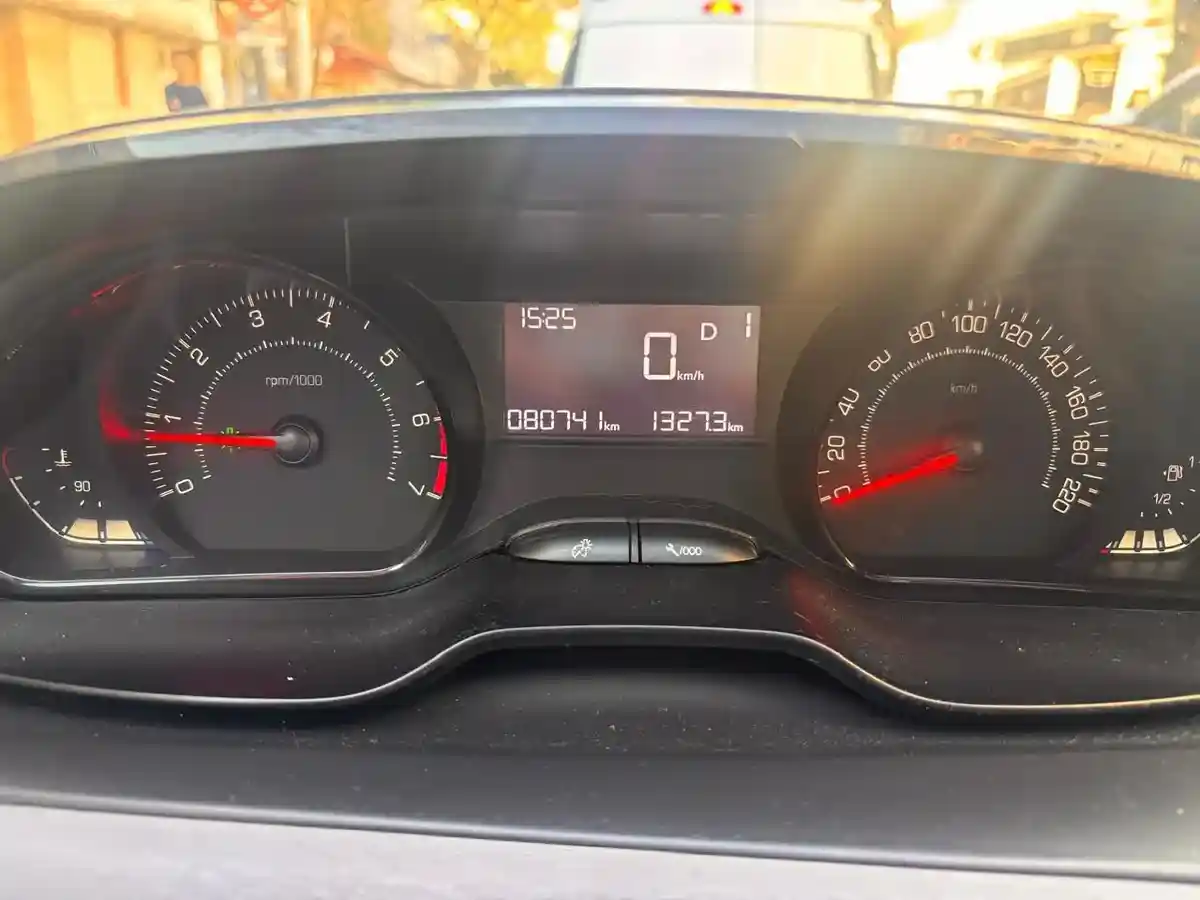 Peugeot 208 1.6 Allure Nav Tiptronic 2016 - foto 5