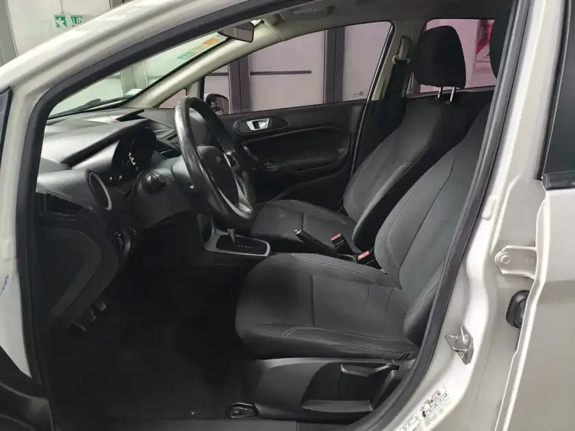 Ford Fiesta Kinetic 1.6 Se Plus Powershift 120Cv 2015 - foto 5