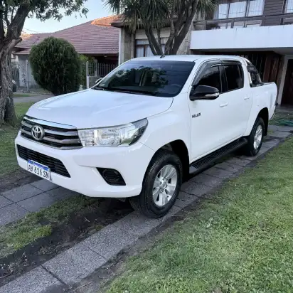 Toyota Hilux Pick-Up 2.4 Cd Sr 150Cv 4X2 2017 - foto 1