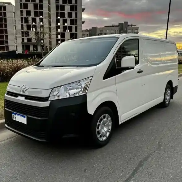 Toyota Hiace 2.8 Tdi Furgón 6At L1H1 3A 4P 2023 - foto 1