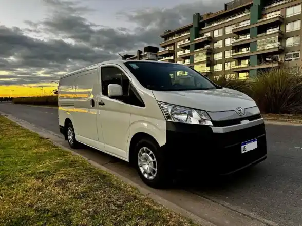 Toyota Hiace 2.8 Tdi Furgón 6At L1H1 3A 4P 2023 - foto 5