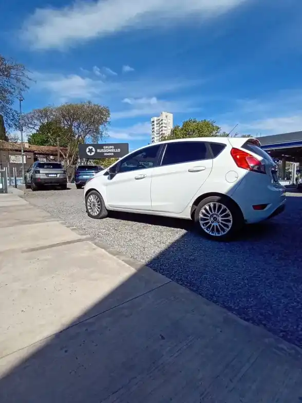 Ford Fiesta Kinetic 1.6 Titanium Powershift 120Cv 2016 - foto 4