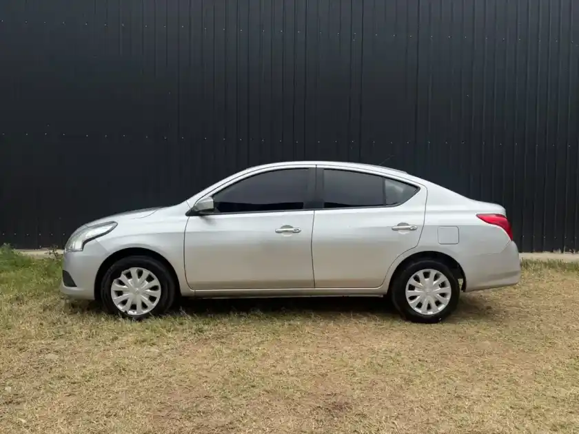Nissan Versa 1.6 Sense Mt 2016 - foto 5
