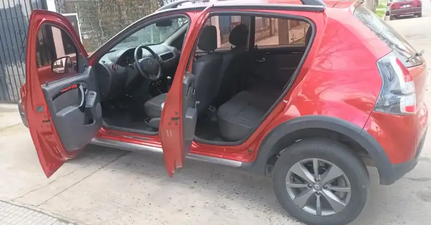 Renault Sandero Stepway 1.6 Rip Curl 105Cv 2013 - foto 2