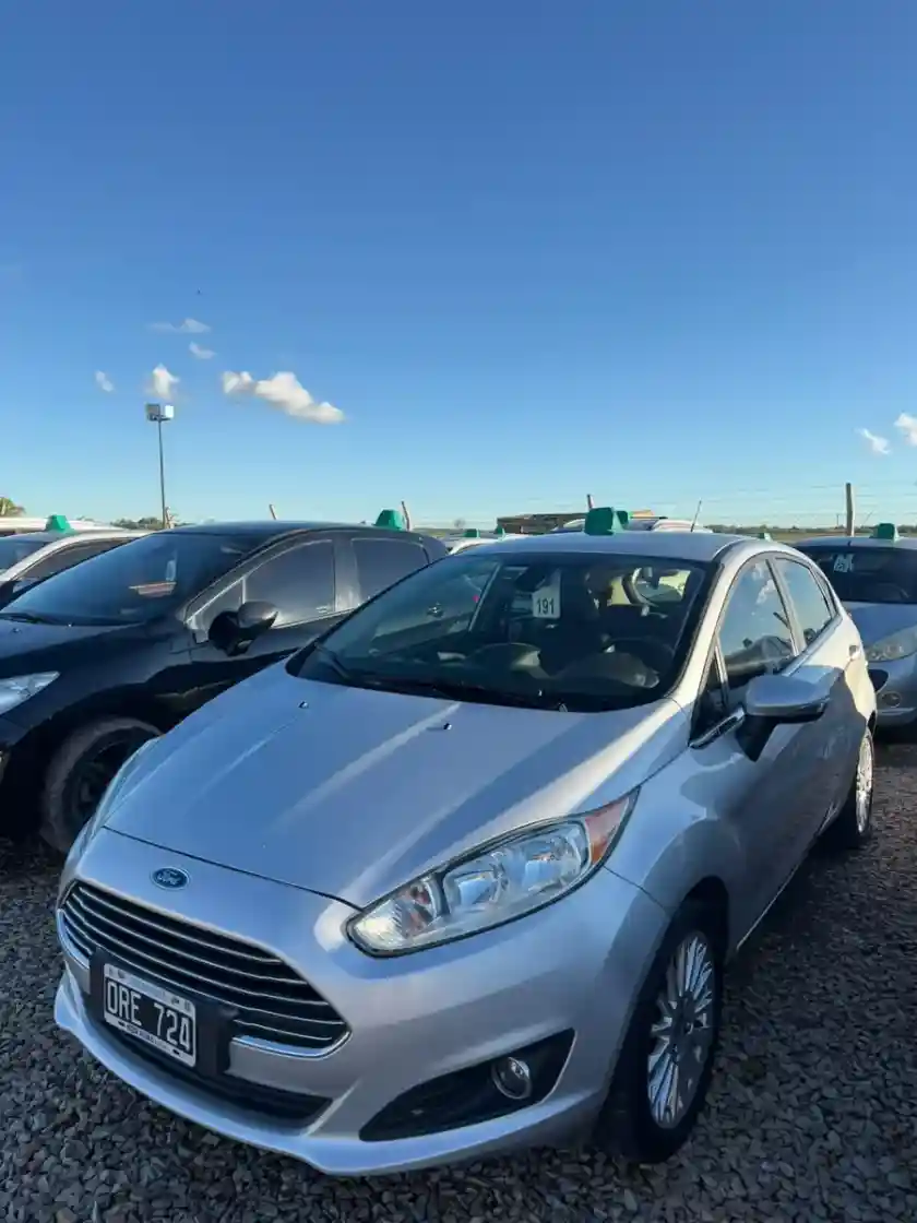 Ford Fiesta Kinetic 1.6 Titanium Powershift 120Cv 2015 - foto 1
