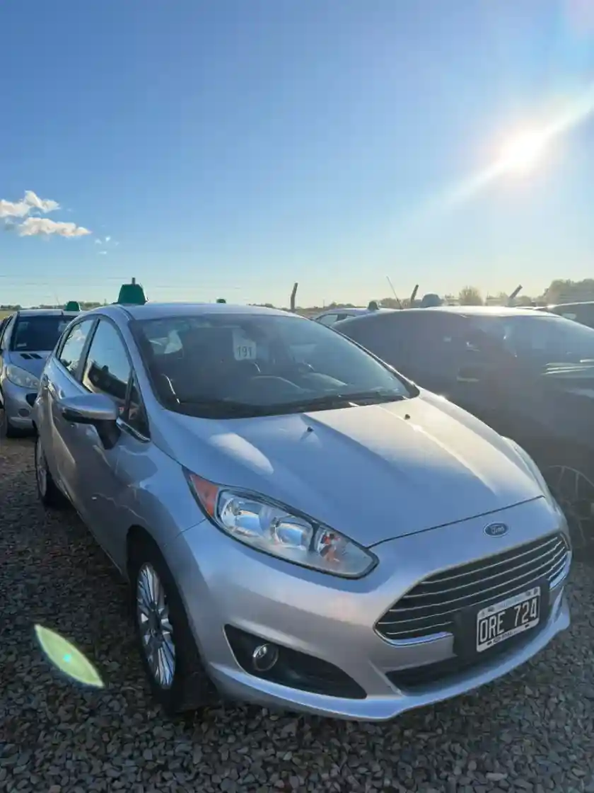 Ford Fiesta Kinetic 1.6 Titanium Powershift 120Cv 2015 - foto 2