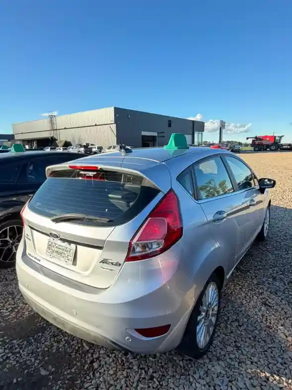 Ford Fiesta Kinetic 1.6 Titanium Powershift 120Cv 2015 - foto 3