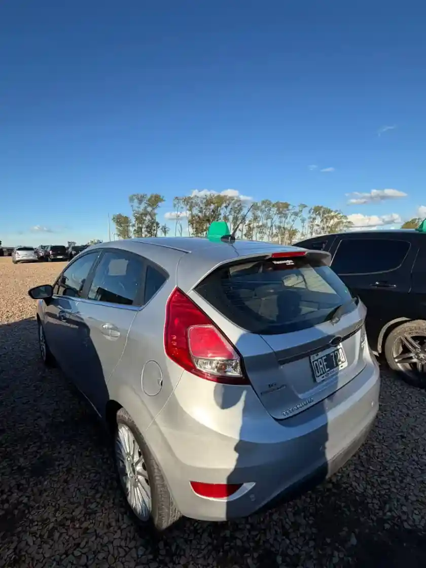 Ford Fiesta Kinetic 1.6 Titanium Powershift 120Cv 2015 - foto 4