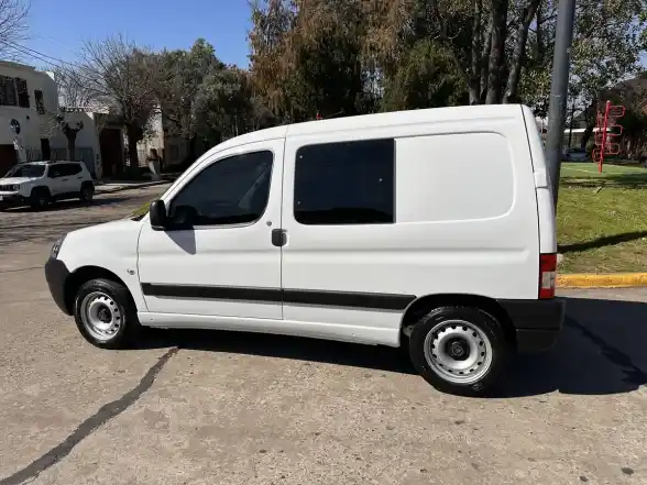 Peugeot Partner 1.6 Hdi 5 Asientos Homologado // 900Km 2026 - foto 5