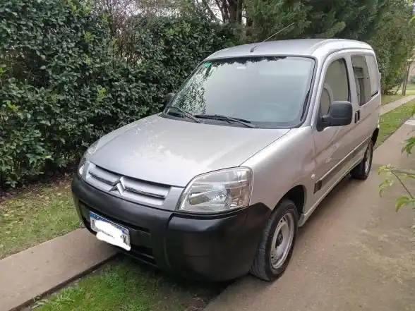 Citroën Berlingo Furgon 1.6 Hdi 92 Bussines Mixto 2017 - foto 1