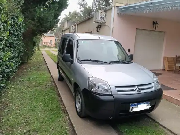 Citroën Berlingo Furgon 1.6 Hdi 92 Bussines Mixto 2017 - foto 2