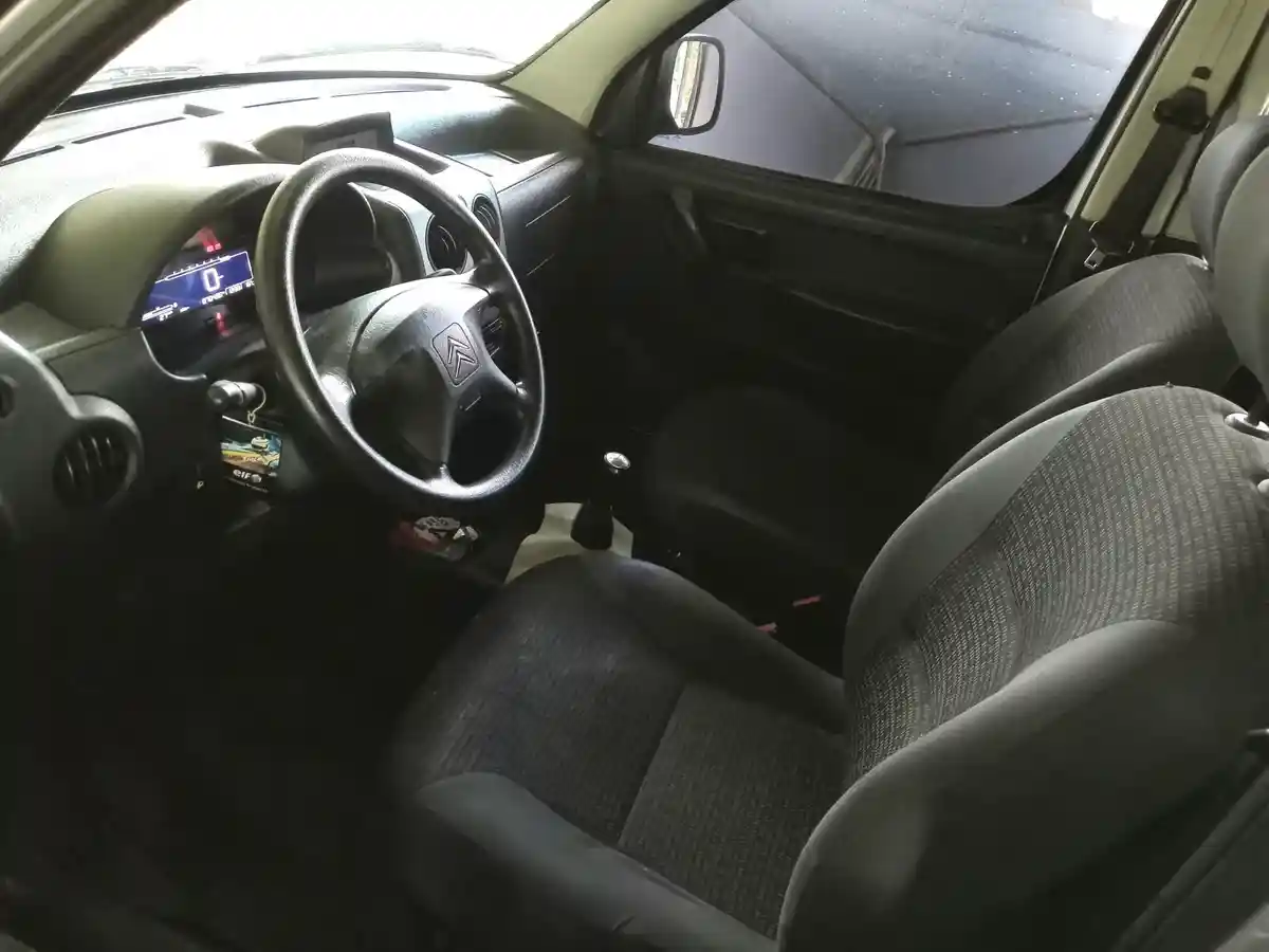Citroën Berlingo Furgon 1.6 Hdi 92 Bussines Mixto 2017 - foto 5