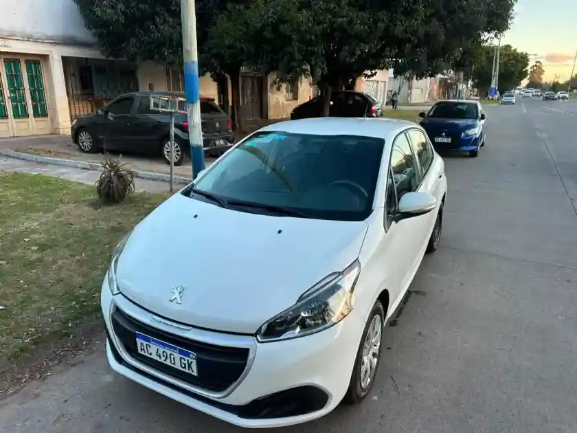 Peugeot 208 1.6 Active 2018 - foto 1