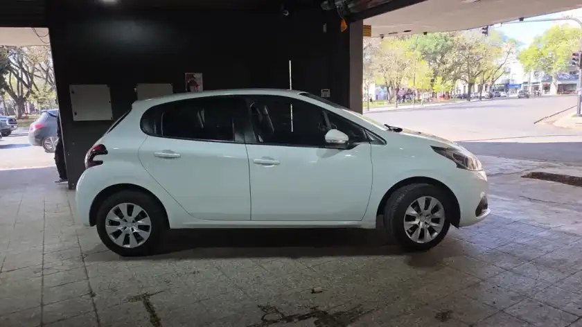 Peugeot 208 1.6 Active 2018 - foto 5