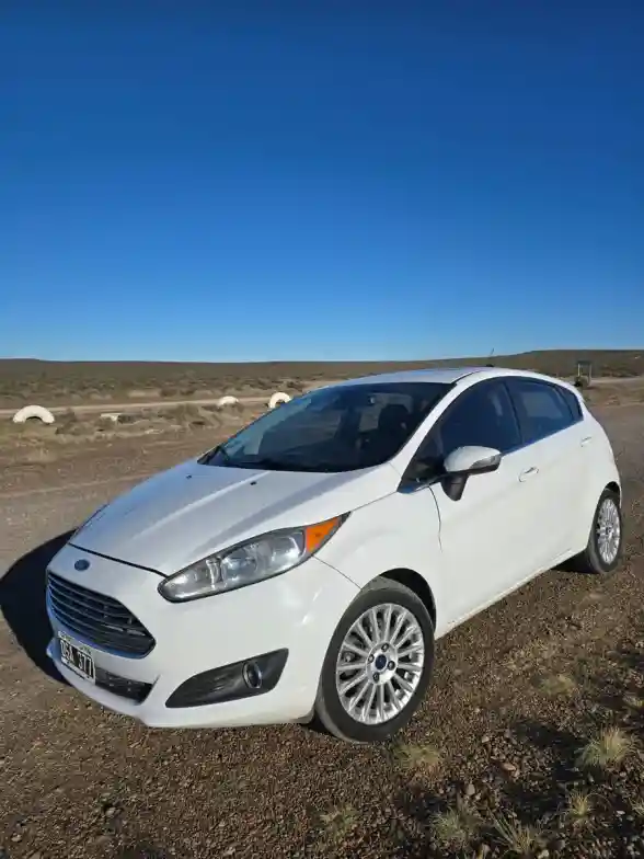 Ford Fiesta Kinetic 1.6 Titanium Powershift 120Cv 2015 - foto 1