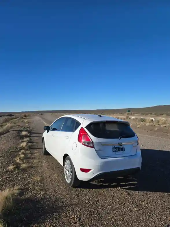 Ford Fiesta Kinetic 1.6 Titanium Powershift 120Cv 2015 - foto 4