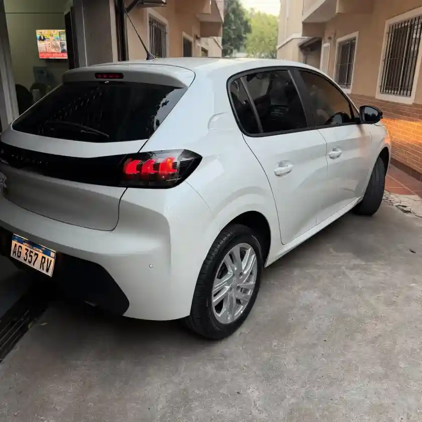 Peugeot 208 1.6L Active Pack Tiptronic 2023 - foto 2