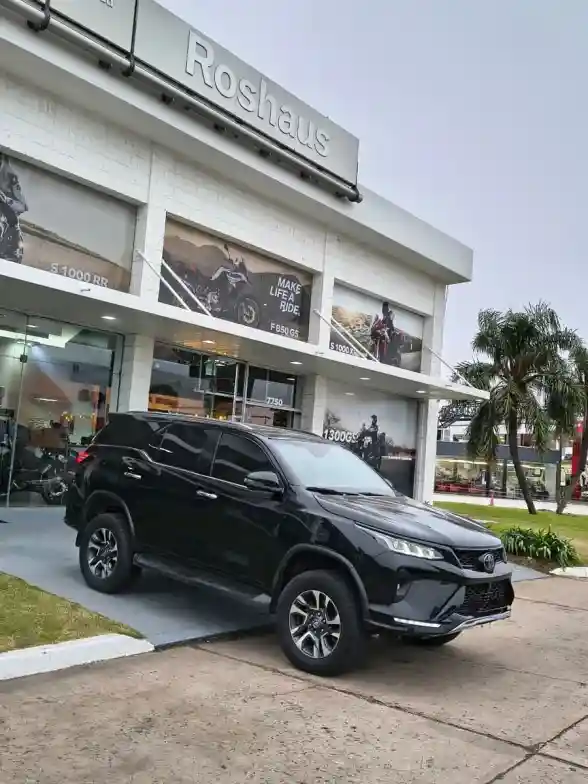 Toyota Sw4 2.8 Tdi Diamond 4X4 6At 7As 2022 - foto 2
