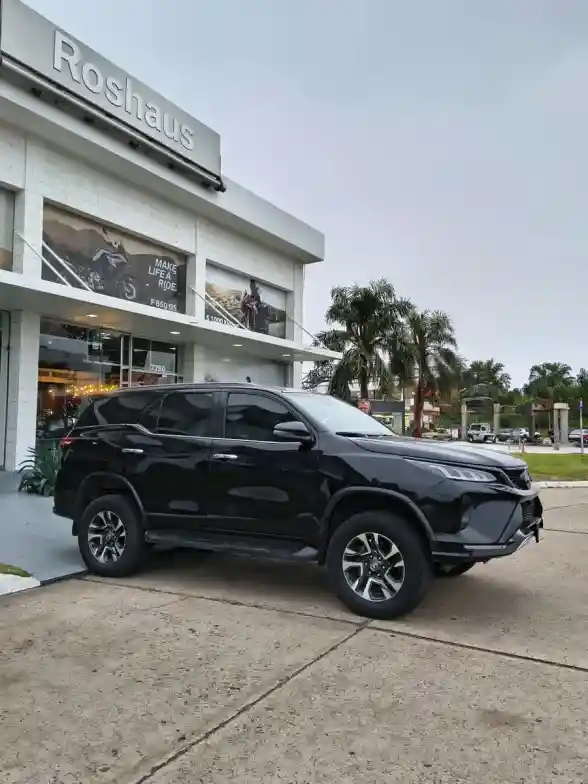 Toyota Sw4 2.8 Tdi Diamond 4X4 6At 7As 2022 - foto 3