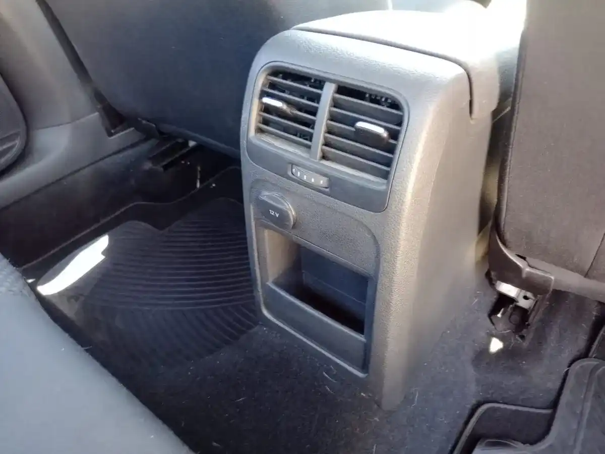 Volkswagen Vento 2.0 Advance 115Cv 2011 - foto 4