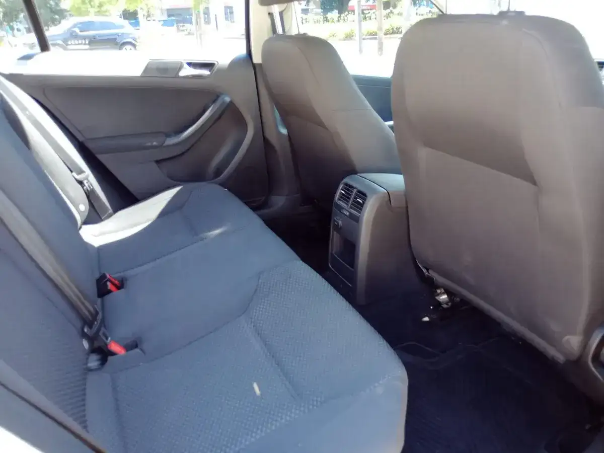 Volkswagen Vento 2.0 Advance 115Cv 2011 - foto 5