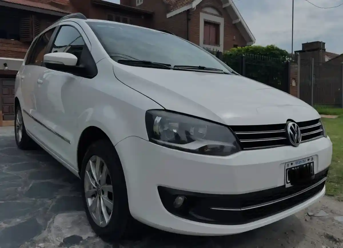 Volkswagen Suran 1.6 Highline 101Cv 2014 - foto 2