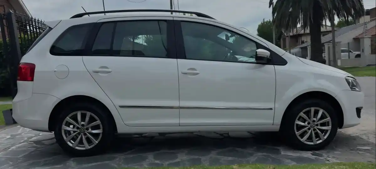 Volkswagen Suran 1.6 Highline 101Cv 2014 - foto 3