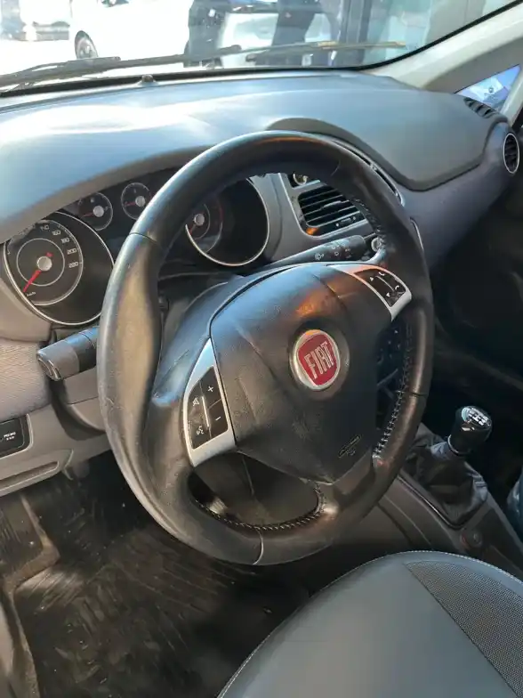 Fiat Punto 1.4 Attractive Pack Top Uconnect 2016 - foto 3