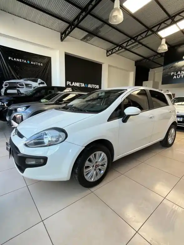 Fiat Punto 1.4 Attractive Pack Top Uconnect 2016 - foto 5