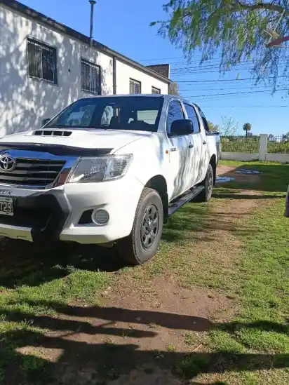 Toyota Hilux Pick-Up 2.5 Cover Cs Dx Pack I 4X2 Ventanas 2012 - foto 1