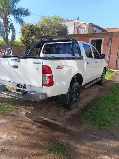 Toyota Hilux Pick-Up 2.5 Cover Cs Dx Pack I 4X2 Ventanas 2012 - foto 4