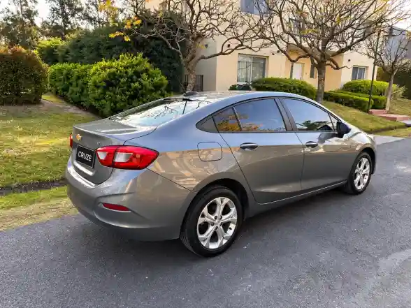 Chevrolet Cruze Ii 1.4 Sedan Lt Mt 2022 - foto 5