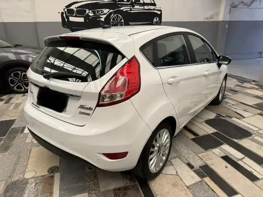 Ford Fiesta Kinetic 1.6 Titanium Powershift 120Cv 2016 - foto 3