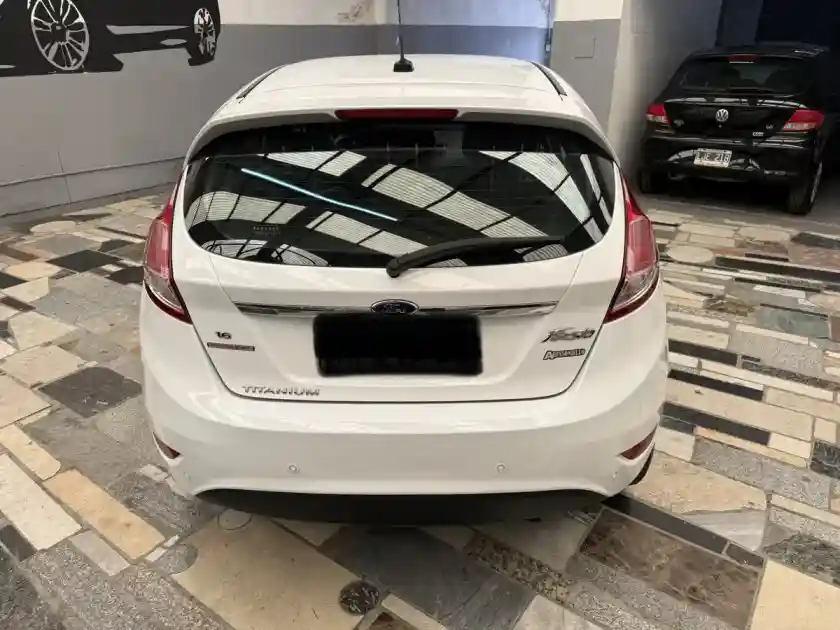 Ford Fiesta Kinetic 1.6 Titanium Powershift 120Cv 2016 - foto 4