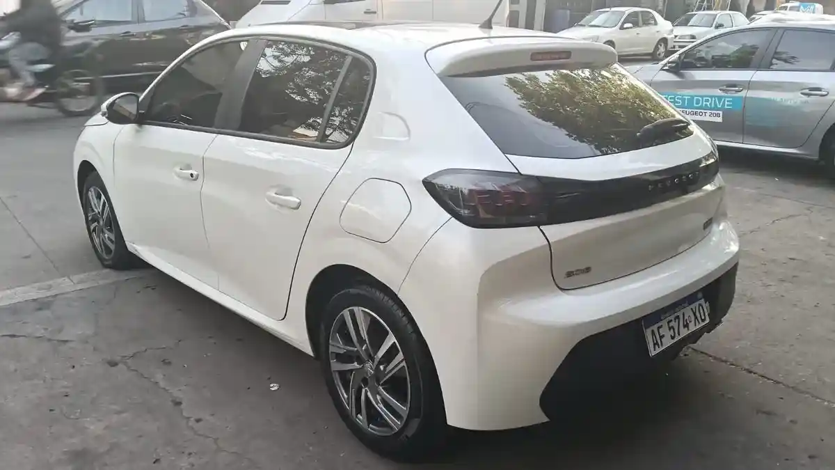 Peugeot 208 1.6 Allure 2022 - foto 2