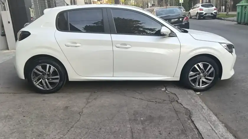 Peugeot 208 1.6 Allure 2022 - foto 4