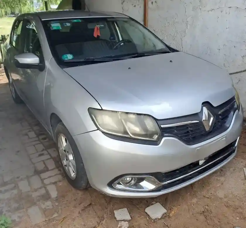 Renault Logan 1.6 Privilege 105Cv 2015 - foto 1