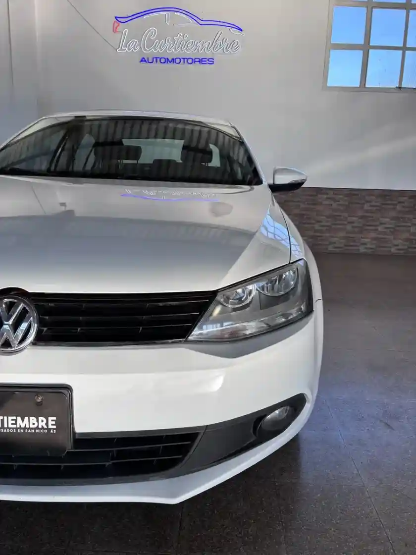 Volkswagen Vento 2.0 Advance I 110Cv 2013 - foto 2
