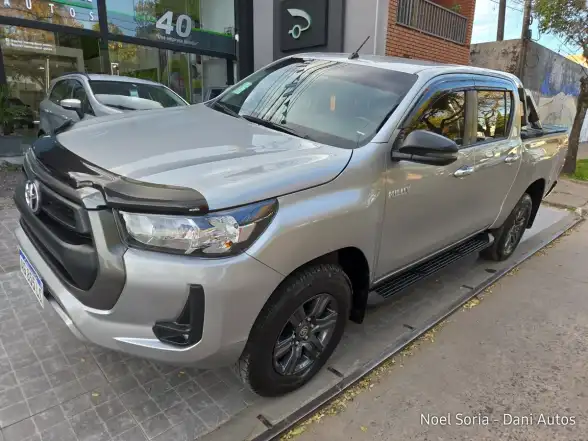 Toyota Hilux Pick-Up 2.8 Cd Sr 204Cv 4X4 At 2024 - foto 1
