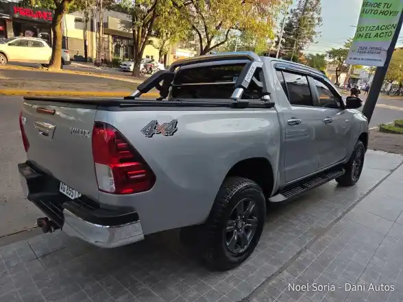Toyota Hilux Pick-Up 2.8 Cd Sr 204Cv 4X4 At 2024 - foto 3