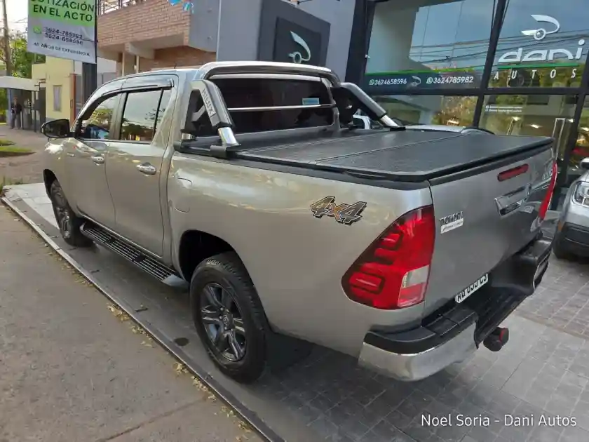 Toyota Hilux Pick-Up 2.8 Cd Sr 204Cv 4X4 At 2024 - foto 4