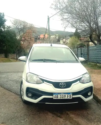 Toyota Etios 1.5 Sedan Xls 2017 - foto 2