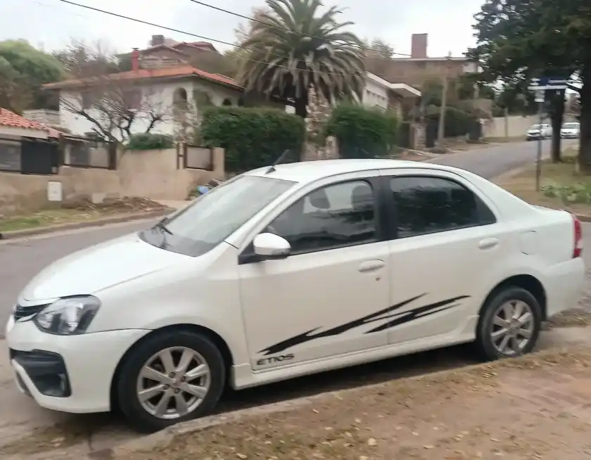 Toyota Etios 1.5 Sedan Xls 2017 - foto 4