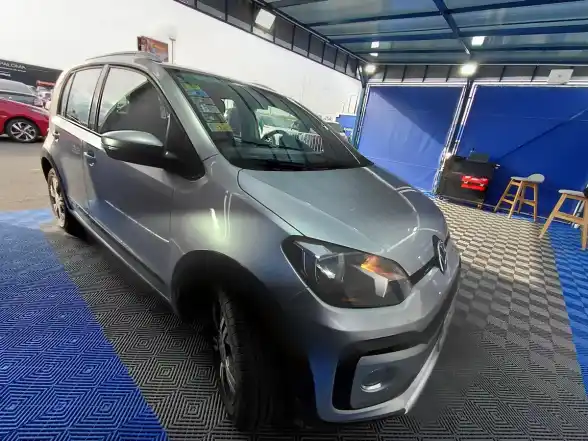 Volkswagen Up! 1.0 Cross Up! 2017 - foto 3